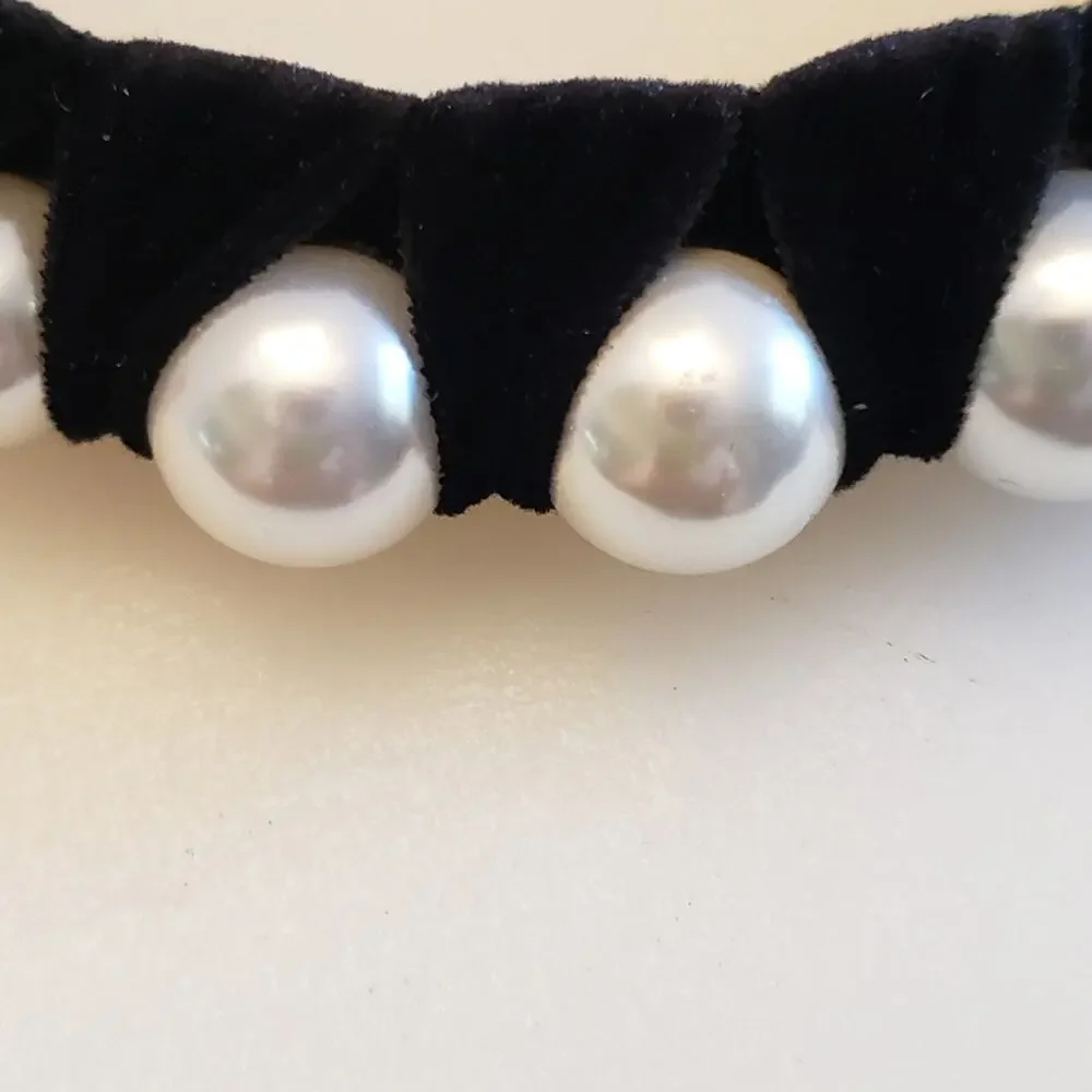 A new day headband velvet and pearl black‎ and white